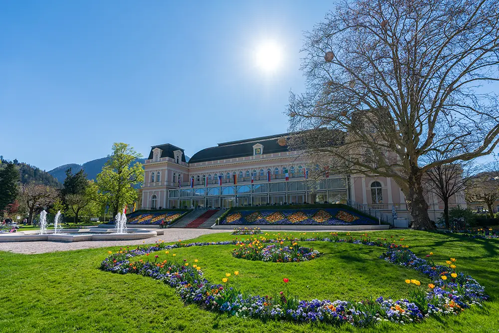 Abbildung zeigt den wunderschönen Kurpark der Kur-Klinik in Bad Ischl.
