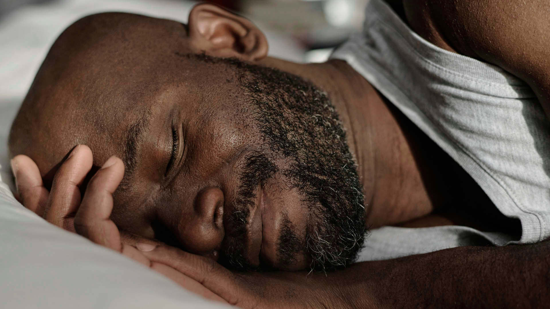 Schlafstörungen im Alter – Ursachen, Folgen und Lösungen